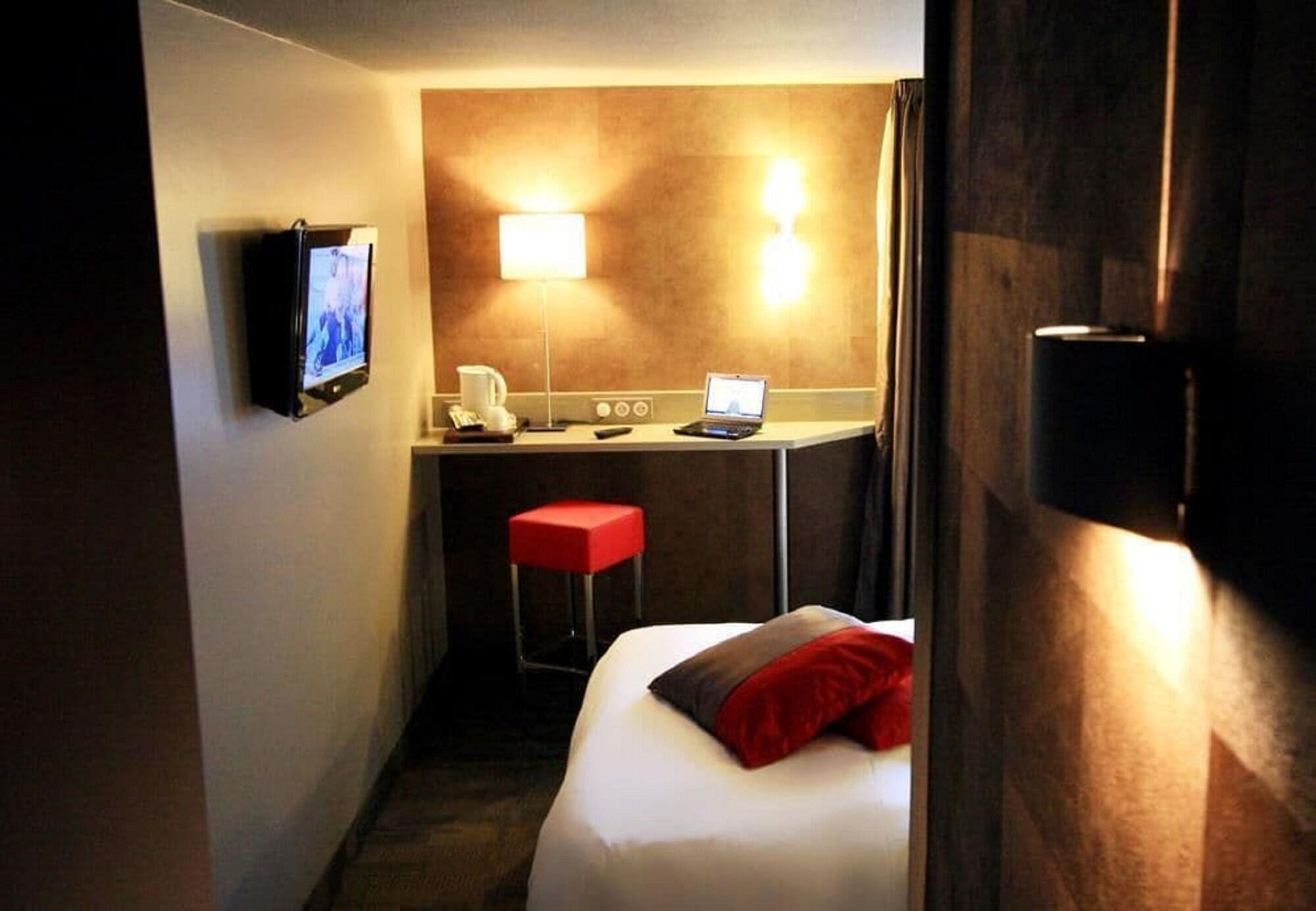 Best Western L'Atelier 117 Maubeuge Bilik gambar